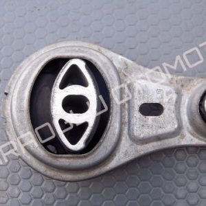 Opel Vivaro Motor Takozu Kulağı Arka 8200725253