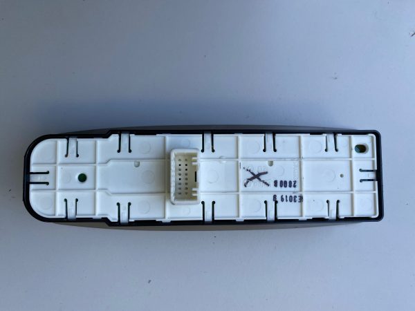 Renault Megane 3 Cam Düğme Paneli 254000015R - Görsel 2