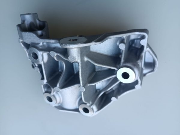 Renault Trafic 3 Alternatör Bağlantı Ayağı 117102877R - Görsel 2